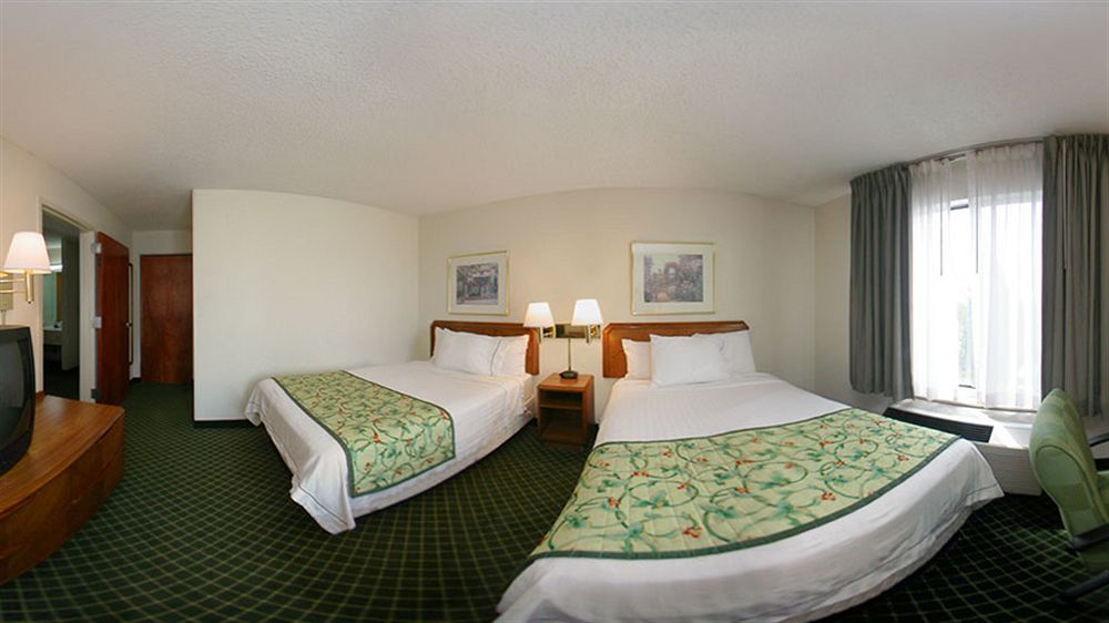 Studios & Suites 4 Less 샬럿 외부 사진